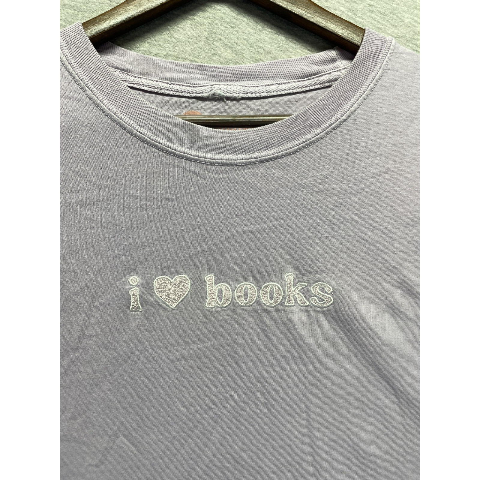 The Bookish Goods T Shirt Unisex 3xl Lilac Embroidered I Heart Books Cotton — image 3 of 6